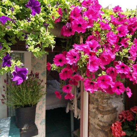 Le Petit Chateau Bed and Breakfast Dolceacqua Buitenkant foto