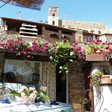 Le Petit Chateau Bed and Breakfast Dolceacqua Buitenkant foto