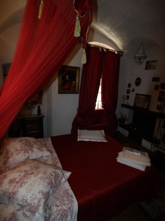 Le Petit Chateau Bed and Breakfast Dolceacqua Kamer foto