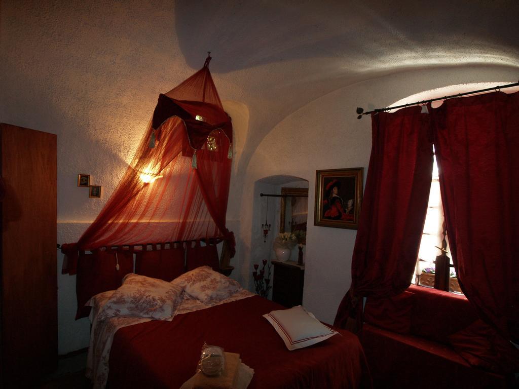 Le Petit Chateau Bed and Breakfast Dolceacqua Kamer foto