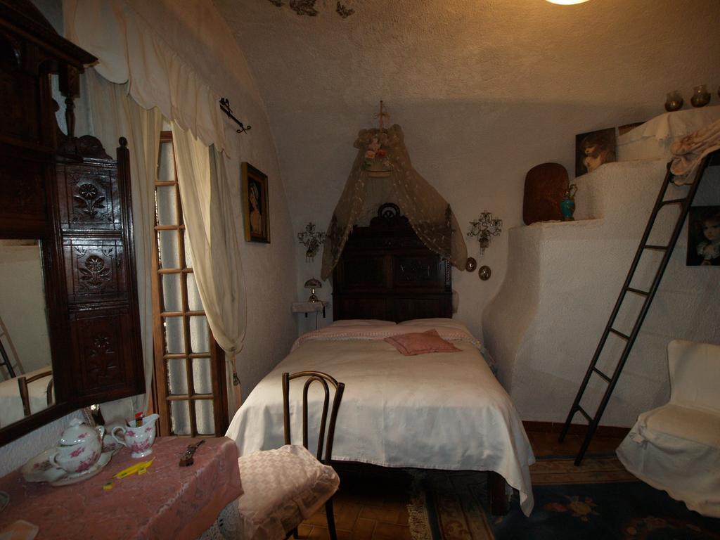 Le Petit Chateau Bed and Breakfast Dolceacqua Kamer foto