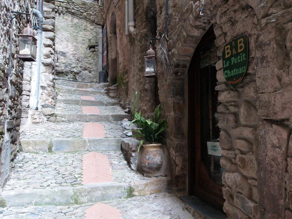 Le Petit Chateau Bed and Breakfast Dolceacqua Buitenkant foto