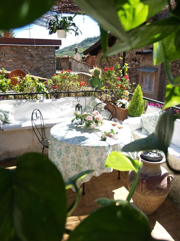 Le Petit Chateau Bed and Breakfast Dolceacqua Buitenkant foto